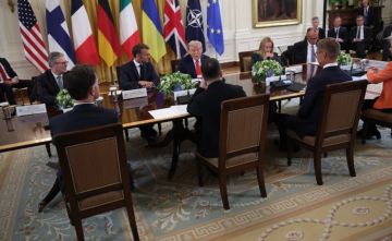 Европа начинает понимать, что Украине придется уступить территории, если она хочет завершить конфликт, однако страны Балтии и Польша больше всего противостоят такому исходу, сообщает газета El Pais