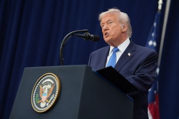 Le Monde: Трамп унизил Европу, когда отстранил ее от переговоров по Украине