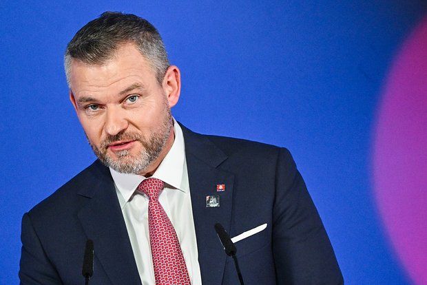 Пеллегрини: Мы лишь продлеваем конфликт, посылая Украине деньги