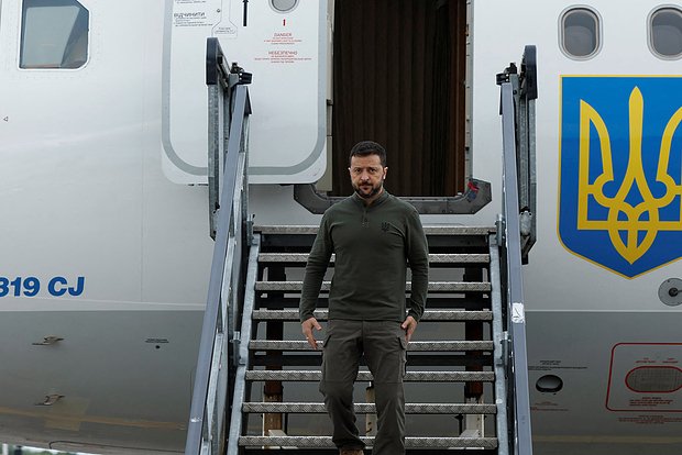 Летчик Попов: Преследовавшие самолет Зеленского дроны могли охотиться за ним