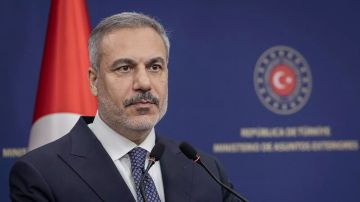 Глава МИД Турции обсудил атаку в Черном море с Россией и Украиной