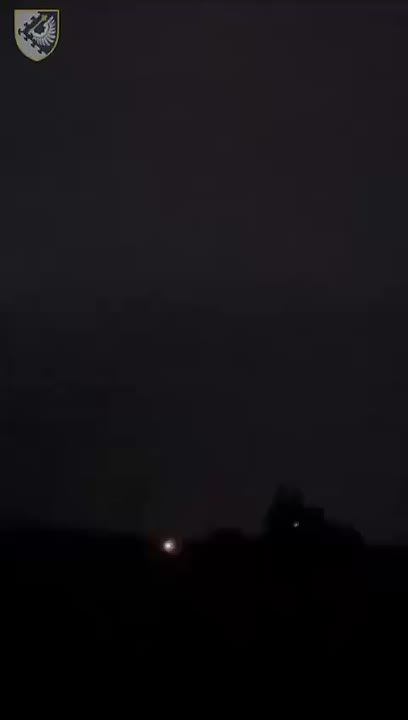 Кадры работы ЗРК IRIS-T SLS воздушных сил Украины по перехвату дрона-камикадзе «Герань-2» и двух крылатых ракет Х-101 в ходе сегодняшнего комбинированного удара по целям в западных областях Украины