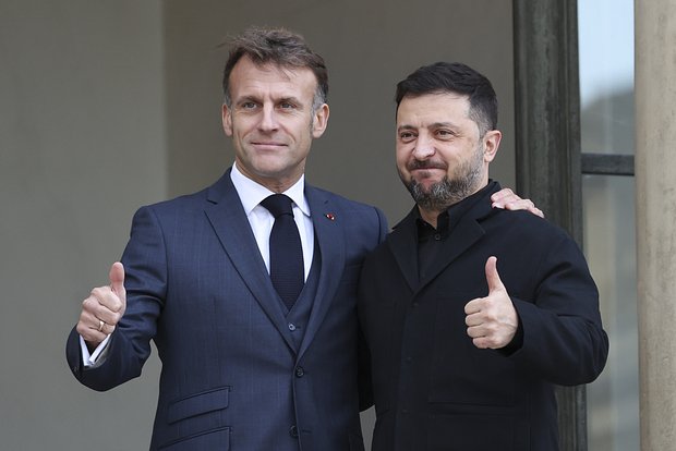 Макрон сообщил, что провел переговоры с Зеленским об урегулировании на Украине