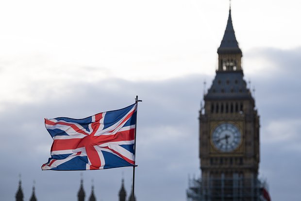 NI: Британия хочет выиграть время и восстановить военные мощности Украины