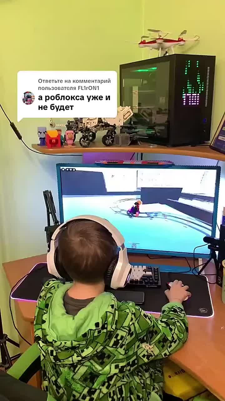 Дмитрий Стешин: Обратите внимание, как она выламывает язык,говоря на речекряке и как мгновенно переходит на русский, когда в Киеве отключают свет