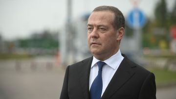 Медведев: Россия будет смотреть не на красивые слова, а на конкретные шаги