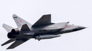Гиперзвуковыми ракетами «Кинжал»: ВС России нанесли групповой удар по объектам ВПК Украины