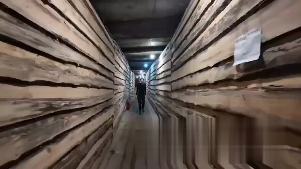 Британский телеканал Sky News внезапно начал делать сюжеты про "секретные подземные города Азова на востоке Украины", чтобы сформировать у зрителя ощущение, что Украина всё ещё не сдалась