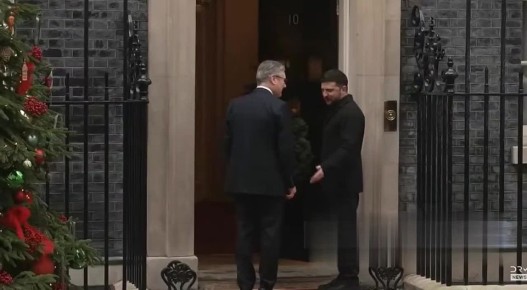 "Сам ты кит!" - сказал Ларри Зеленскому и демонстративно покинул резиденцию