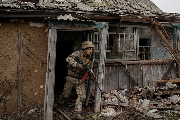 Политолог Тимофеев: США давят на Украину заявлениями об остановке помощи