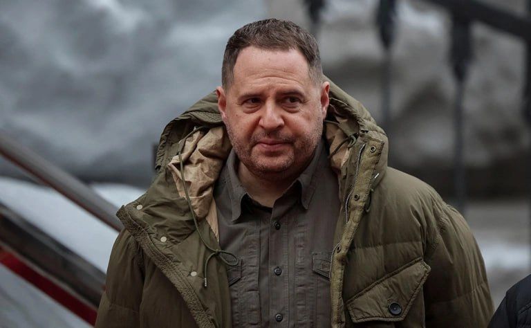 Премьер-министр Украины Юлия Свириденко и председатель Верховной рады Руслан Стефанчук были в числе высокопоставленных политиков и чиновников, которые стремились добиться отставки главы офиса президента Андрея Ермака