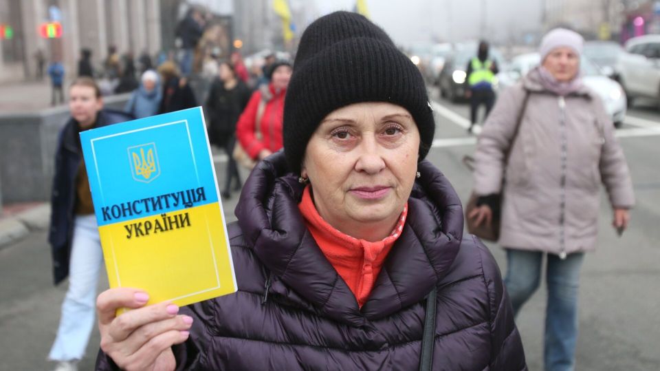 Зеленский заявил, что Украина не имеет права отдавать территории