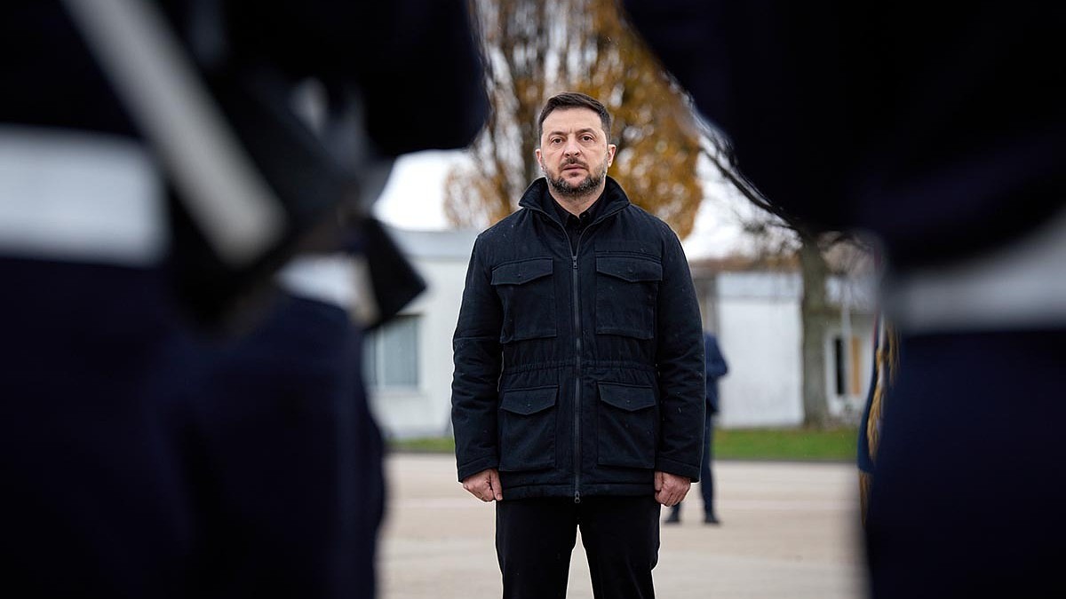 Украинцы призвали Зеленского признать поражение: «Выйти из Донбасса закон не позволяет, а запрещать русский язык, в нарушение всего, можно?!»