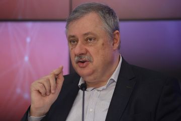 «По факту, президент США соглашается с российскими требованиями о денацификации»