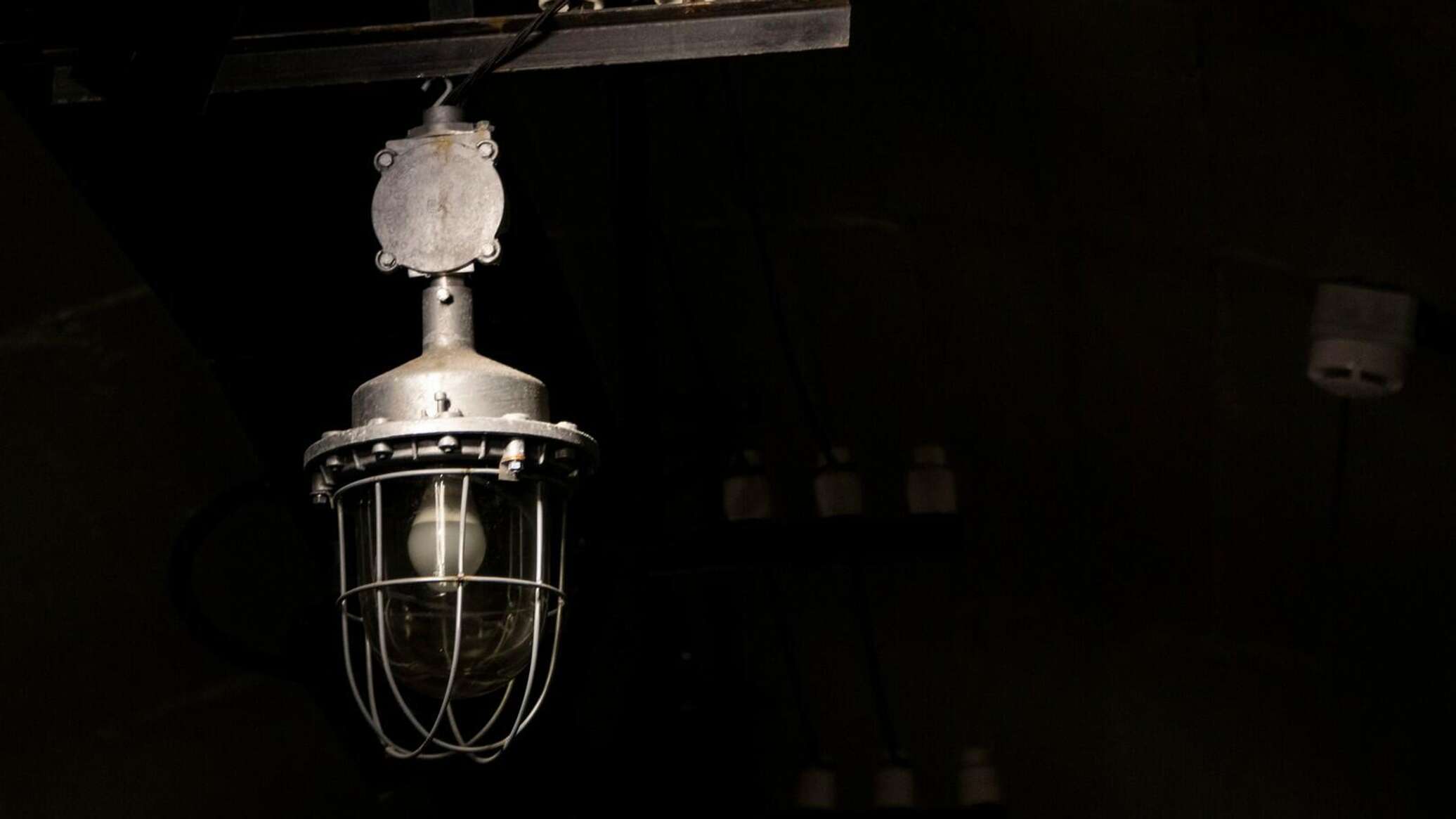 Графики больше не действуют: на Украине ввели аварийные отключения света