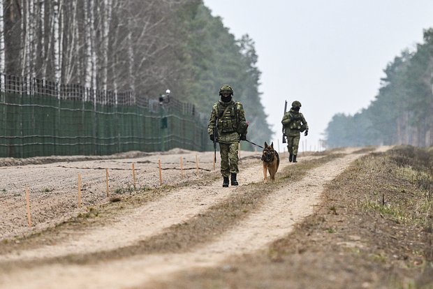 Лукашенко: Белоруссия выставляет войска во второй линии на границе с Украиной
