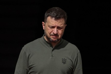 СНОВА БУДЕТ СКАНДАЛ. СВР России заявила о том, что просроченный и компашка готовят новые схемы по воровству денег, которые присылают западные страны: "Киевский режим подготовил очередную схему воровства денег западных...