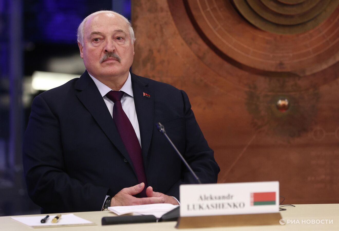 Лукашенко уверен, что Белоруссии не станет легче при достижении мира