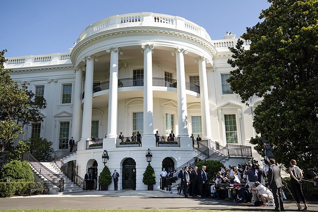 Axios: США считают затягиванием переговоров визит Зеленского в Лондон