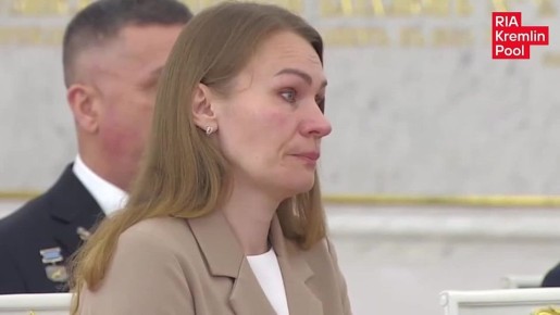 Владимир Путин в День героев Отечества вручает в Кремле медали "Золотая Звезда" Героям России