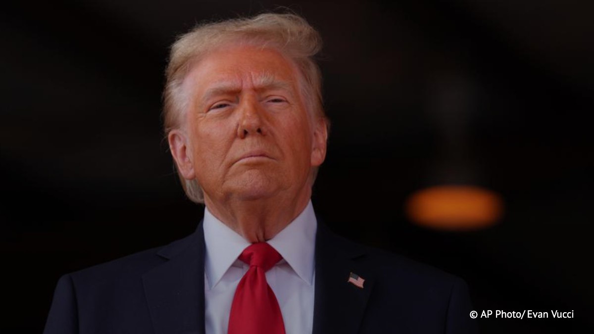 Трамп дал Зеленскому "дни" для принятия решения по предложенному мирному соглашению, сообщает Financial Times