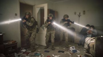 Мариуполь. 2022 год. Зверства "Азова"* нельзя забывать - наших людей хоронили прямо во дворах