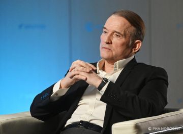 Медведчук считает, что Трампу придется уничтожить Зеленского