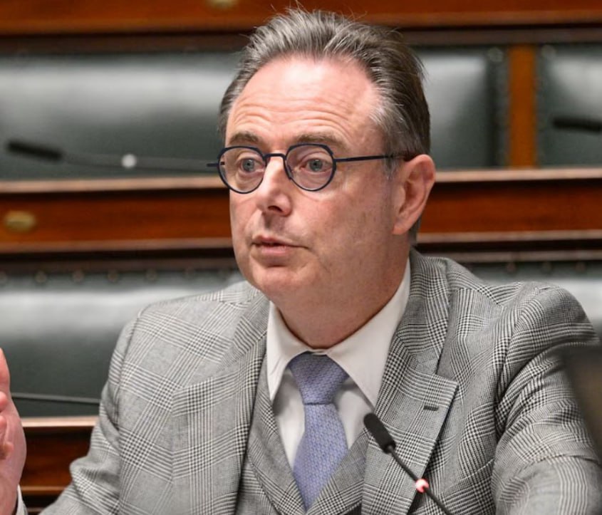 «Это деньги страны, с которой вы не воюете. Это как штурмовать посольство, выносить всю мебель и продавать её»