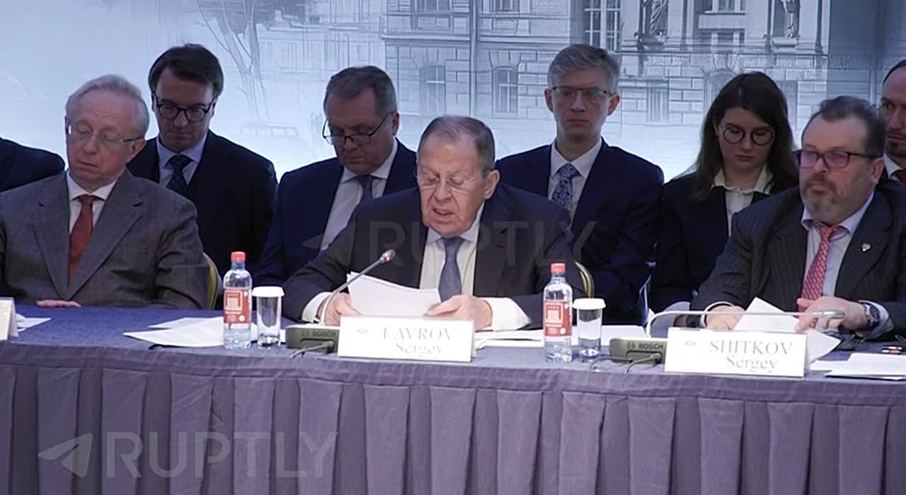 «Мы признавали Украину 1991 году после распада СССР как страну, в основе которой лежали три принципа нейтралитет, безъядерный статус и внеблоковый статус», — Сергей Лавров напомнил Зеленскому и ко на каких основаниях...