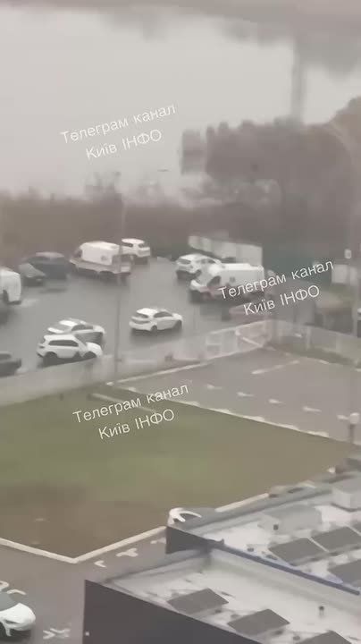 Взрыв в Киеве: у метро Харьковская погиб человек, второй ранен