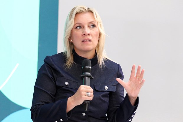 Захарова: Зеленский жаждет остаться у власти