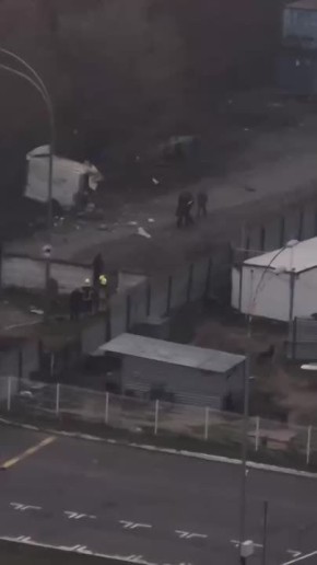 По данным киевской полиции, на закрытой территории возле метро Харьковская произошла детонация неизвестного устройства