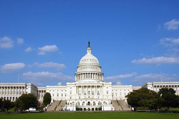 «Лента.ру»: Законопроект NDAA Конгресса противоречит политике Трампа по Украине