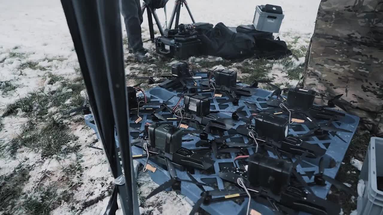 Американцы испытывают рой дронов