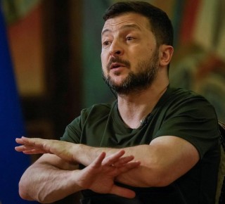 Президентские выборы на Украине — это «угроза для жизни Зеленского», заявил RT политолог Александр Дудчак