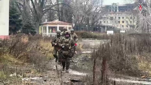 Российские журналисты работают в освобождённом подразделениями группировки войск "Центр" Красноармейске в ДНР