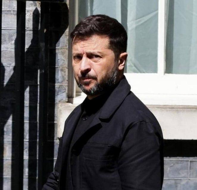 Зеленский пытается максимально затянуть процесс выборов на Украине и время войны «в надежде на возвращение демократов, которые устроят Трампу очередной политический ад»