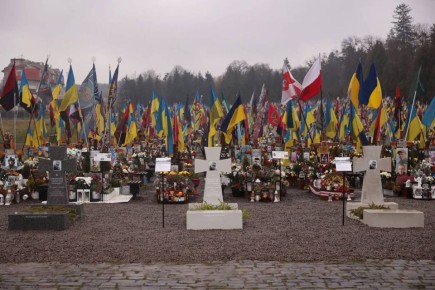 На Лычаковском кладбище во Львове будут голосовать за могилы