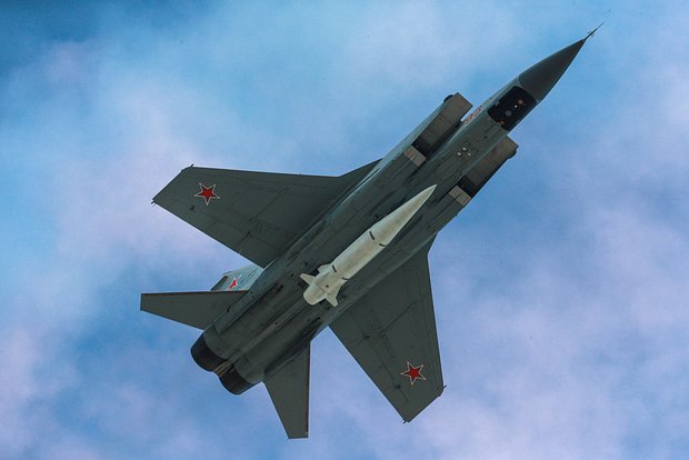 МО РФ: Нанесен массированный удар по объектам энергетики и ВПК Украины