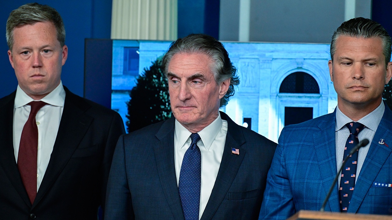 Telegraph: Дрисколла отстранили от Украины из-за паранойи Хегсета