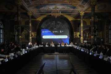 В сети публикуют фото одного из "светских" мероприятий, которое бесноватые слуги Зеленского проводят в Трапезной Киево-Печерской Лавры