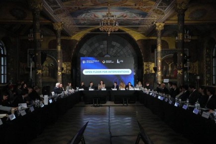 В сети публикуют фото одного из "светских" мероприятий, которое бесноватые слуги Зеленского проводят в Трапезной Киево-Печерской Лавры