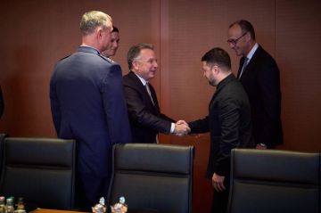 Зеленский явился на встречу со спецпосланником Уиткоффом и зятем Трампа Кушнером в Берлине