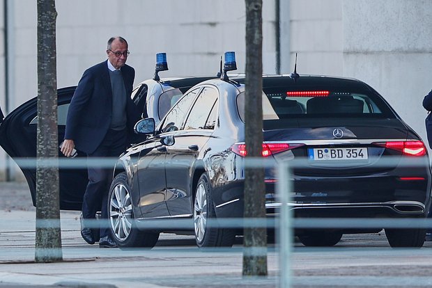 Канцлер ФРГ Мерц покинул встречу Зеленского со спецпосланником Трампа Уиткоффом