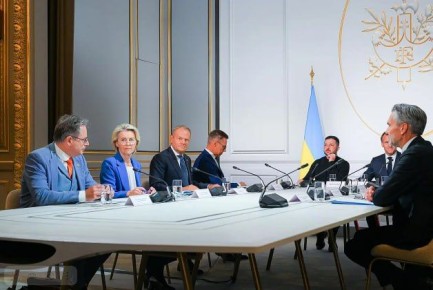 Британская пресса, комментируя возможное заключение мирного соглашения по Украине, отмечает, что в любом случае это будет означать проигрыш Европы