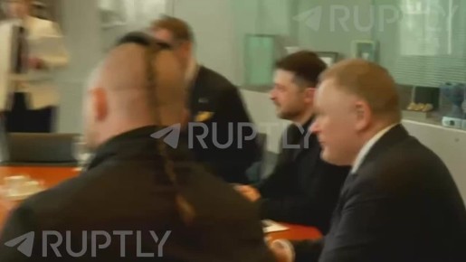 Зеленского привечают в бундестаге: «Чай, кофе?»