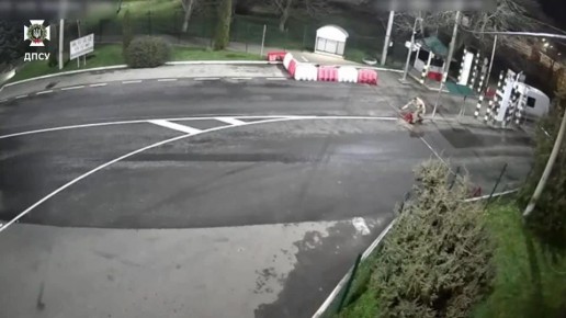 На Буковине львовянин пытался прорваться через границу на мотоцикле