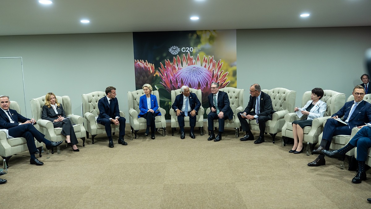 Прилепин перечислил тех, кто выступит против президентских выборов на Украине