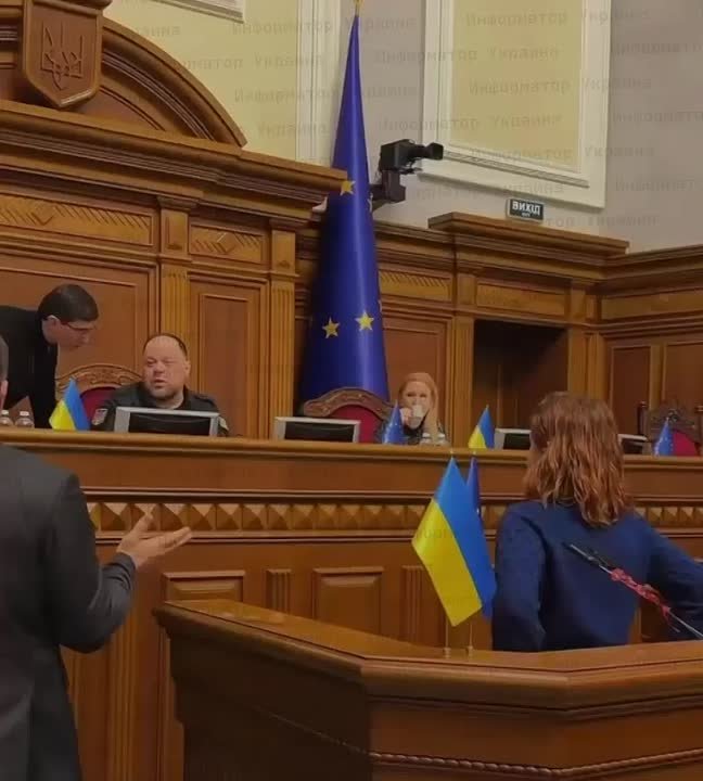 Мордобой под гимн: агония украинской власти