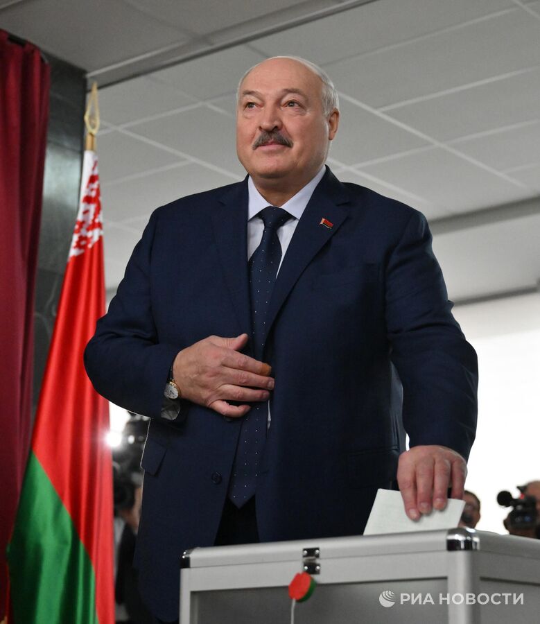 Эскалация на Украине очень опасна для всего мира, заявил Лукашенко